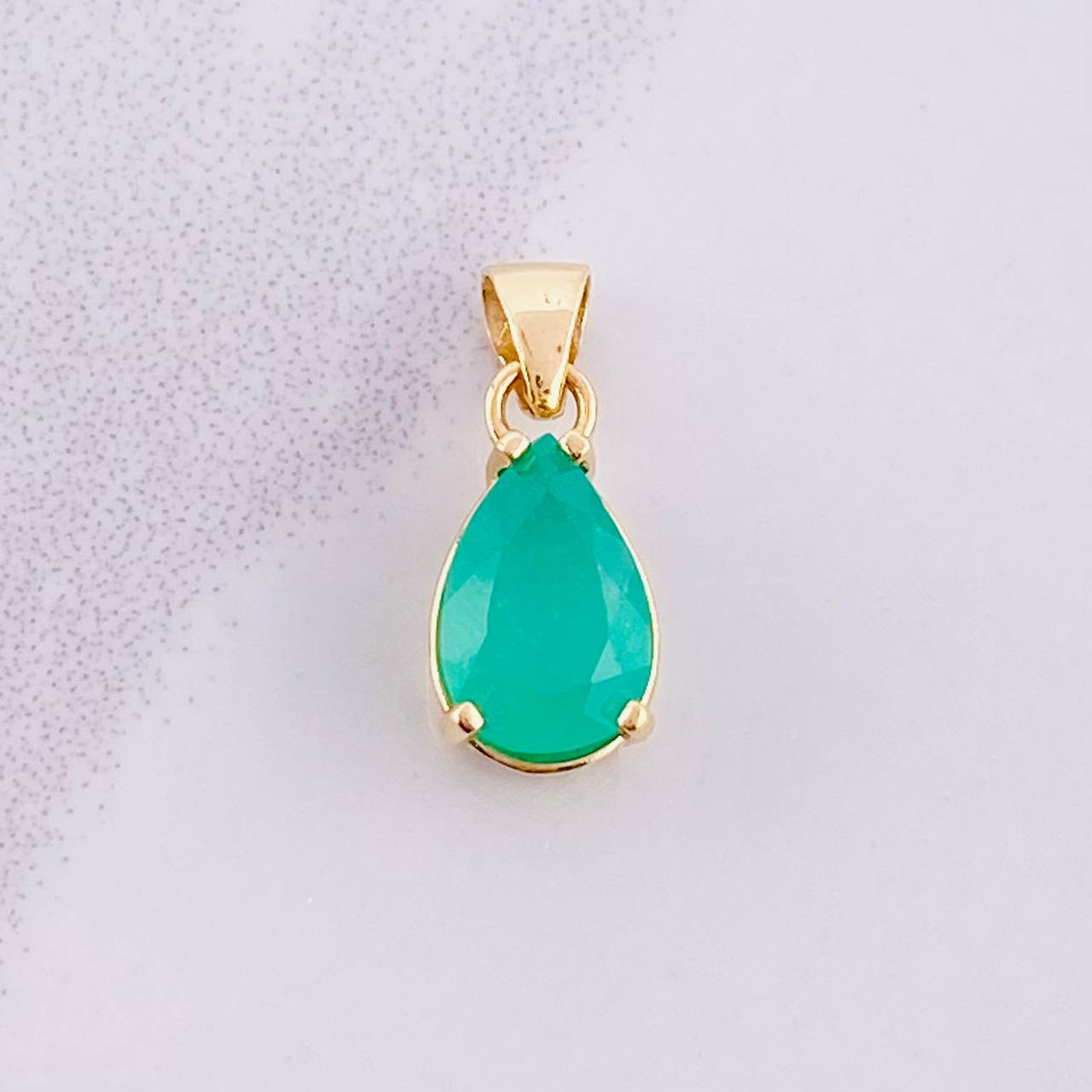 Dije Lágrima Esmeralda 1.2qts 1.25g / 1.6cm Oro Amarillo 18K