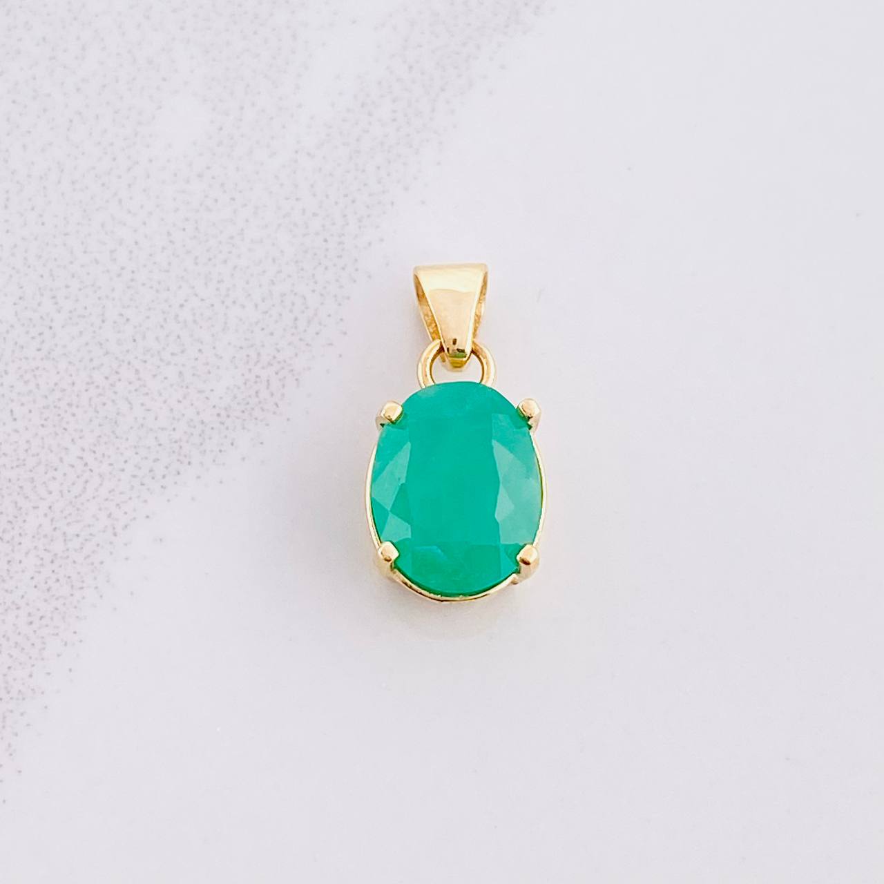 Dije Ovalo Esmeralda 1.5pts 1.4g / 1.5cm Oro Amarillo 18K