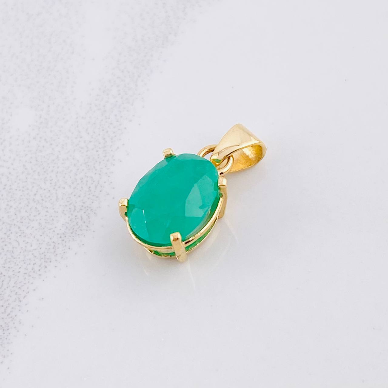 Dije Ovalo Esmeralda 1.5pts 1.4g / 1.5cm Oro Amarillo 18K