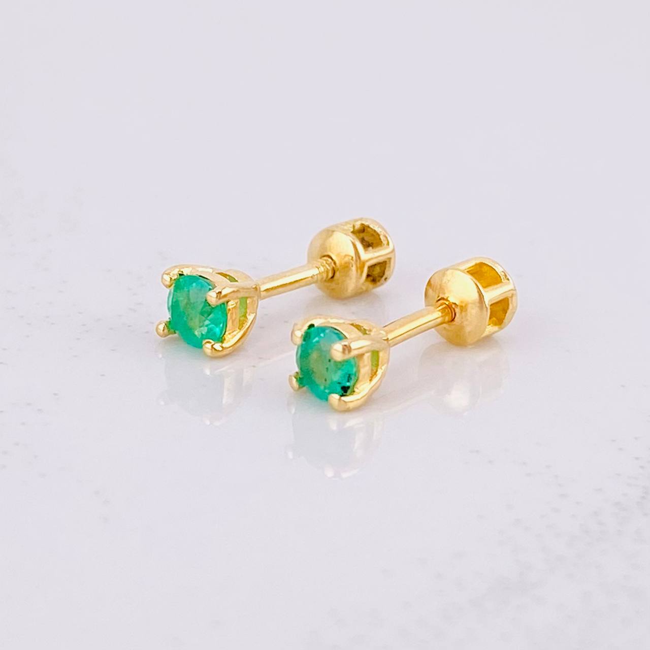 Topos Cuatro Garras Esmeraldas 30pts 0.95g / 3.2mm Oro Amarillo 18K
