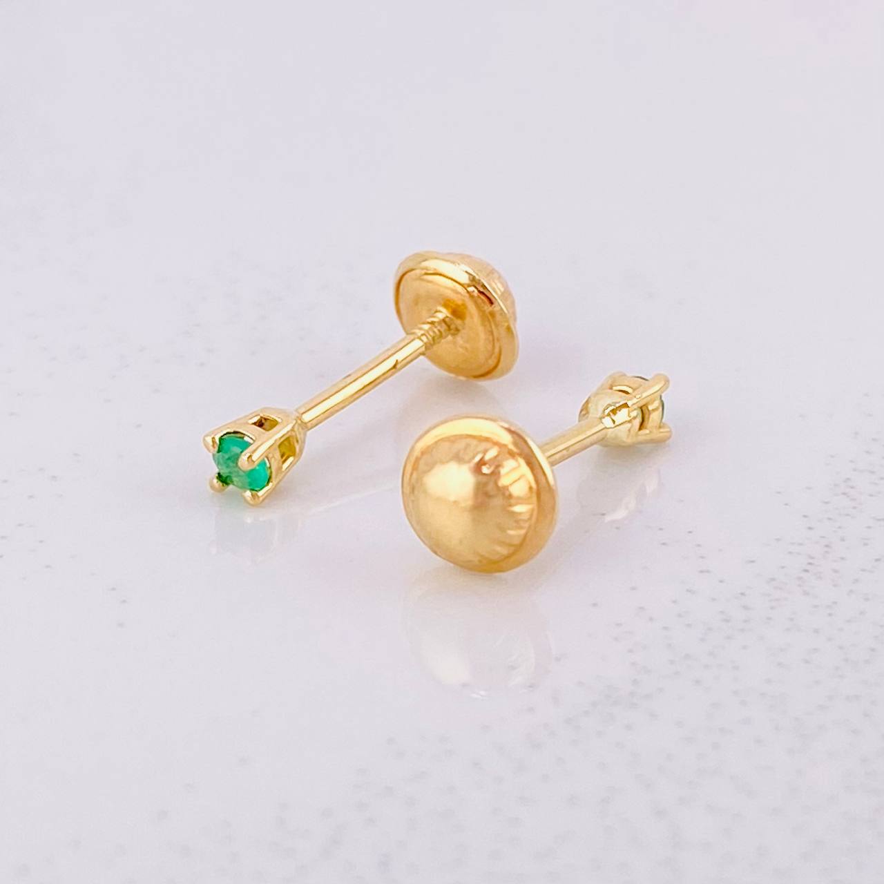 Topos Cuatro Garras Esmeraldas 17pts 0.65g / 2.2mm Oro Amarillo 18K