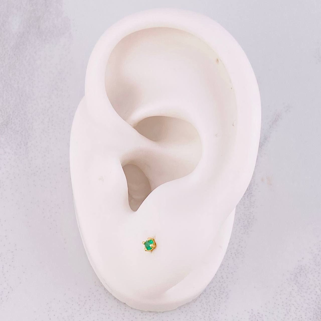 Topos Cuatro Garras Esmeraldas 17pts 0.7g / 2.2mm Oro Amarillo 18K