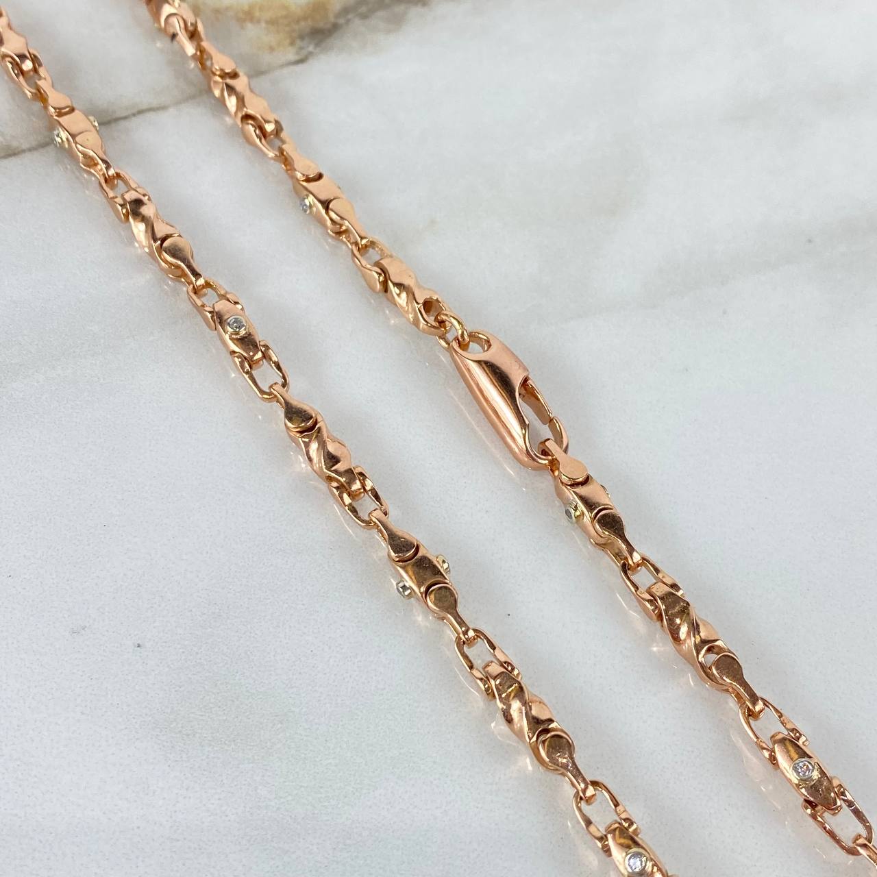 Cadena Rustica Tornillo Espiral 63.4gr / 70cm / 5.6mm Dos Oros Blanco Rosa ©