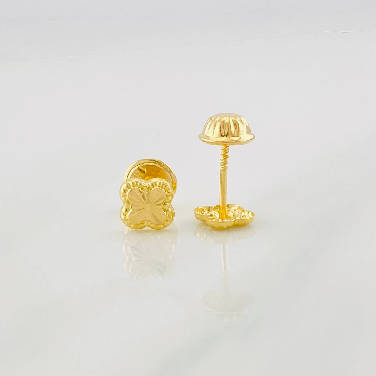 Topos Trébol Diamantado 0.45g / 5.3mm Oro Amarillo 18K