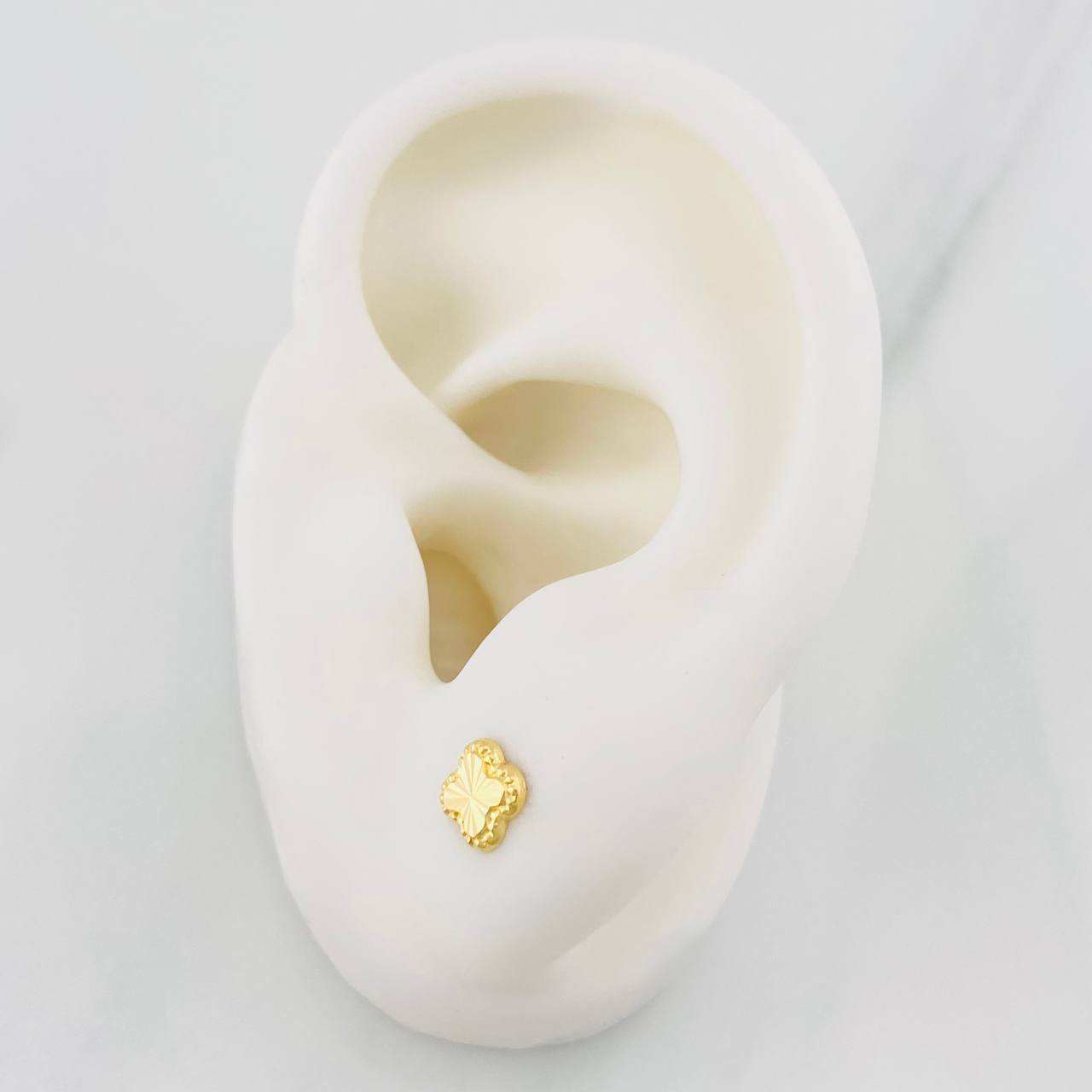 Topos Trébol Diamantado 0.45g / 5.3mm Oro Amarillo 18K