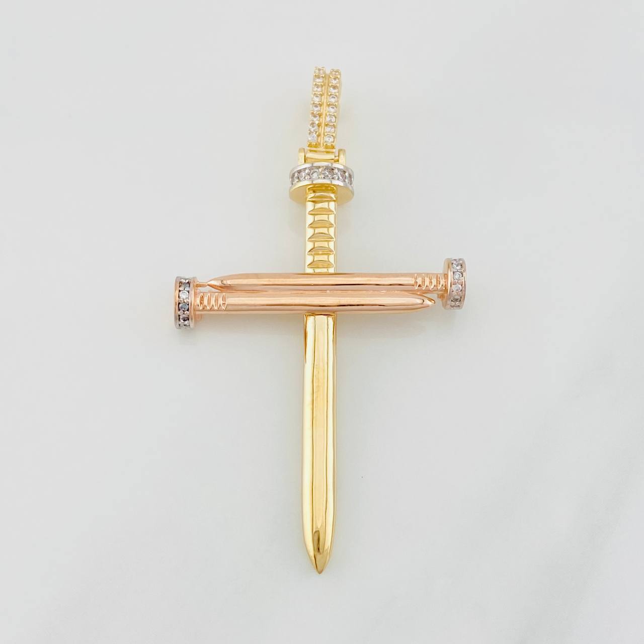 Dije Cruz Clavo 6.05g / 5.8cm Tres Oros 18K