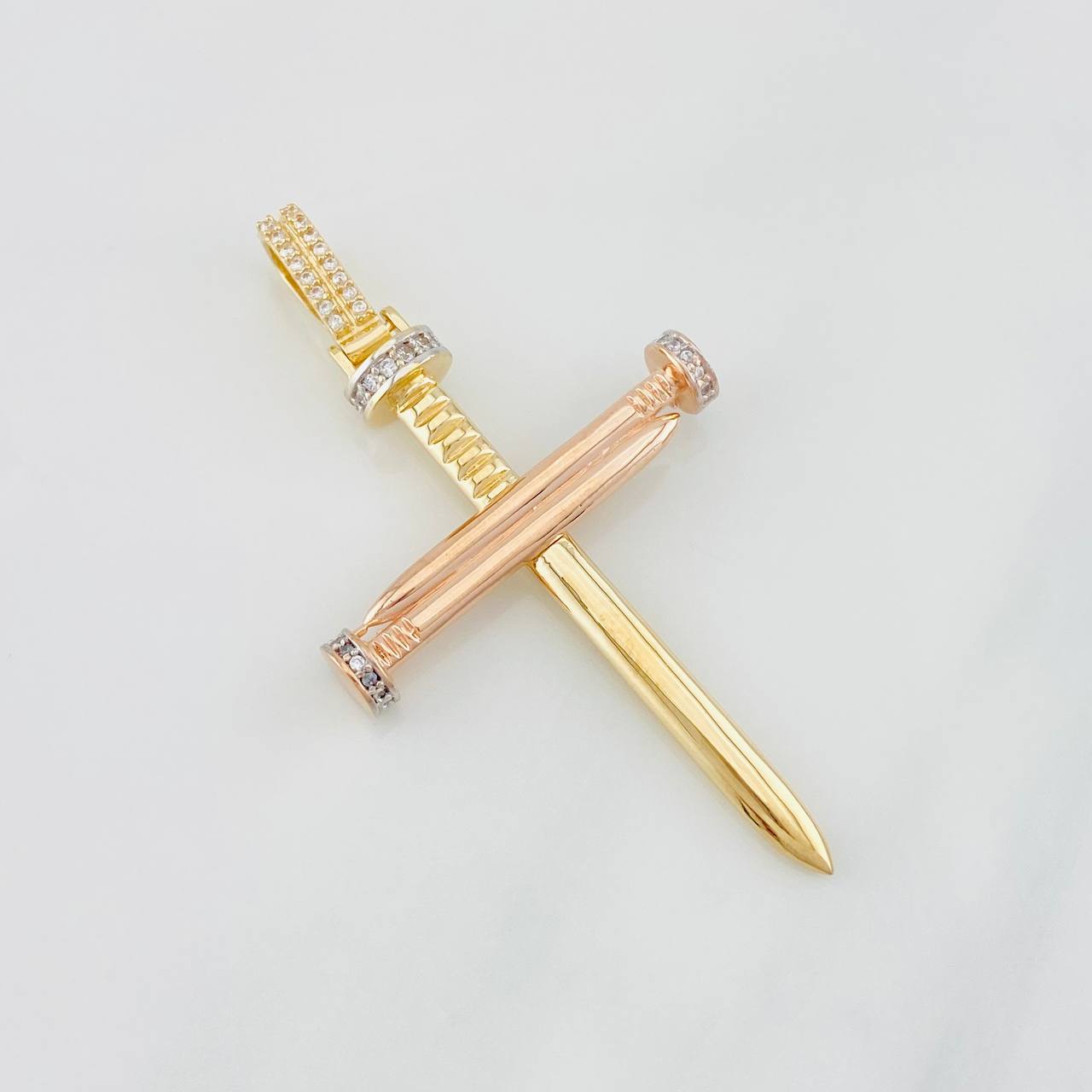 Dije Cruz Clavo 6.05g / 5.8cm Tres Oros 18K