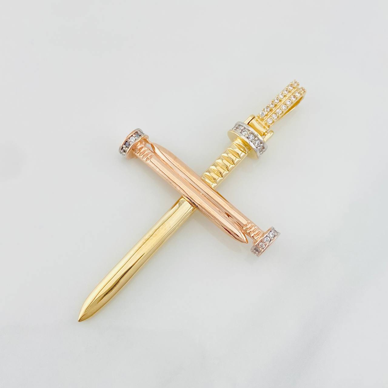 Dije Cruz Clavo 6.05g / 5.8cm Tres Oros 18K