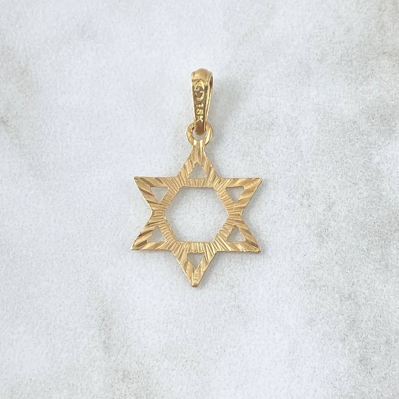 Dije Estrella De David 1.75gr / 3.3cm / Silueta Diamantada Oro Amarillo 18K