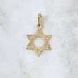 Dije Estrella De David 0.8gr / 2.5cm / Silueta Diamantada Oro Amarillo 18K ©