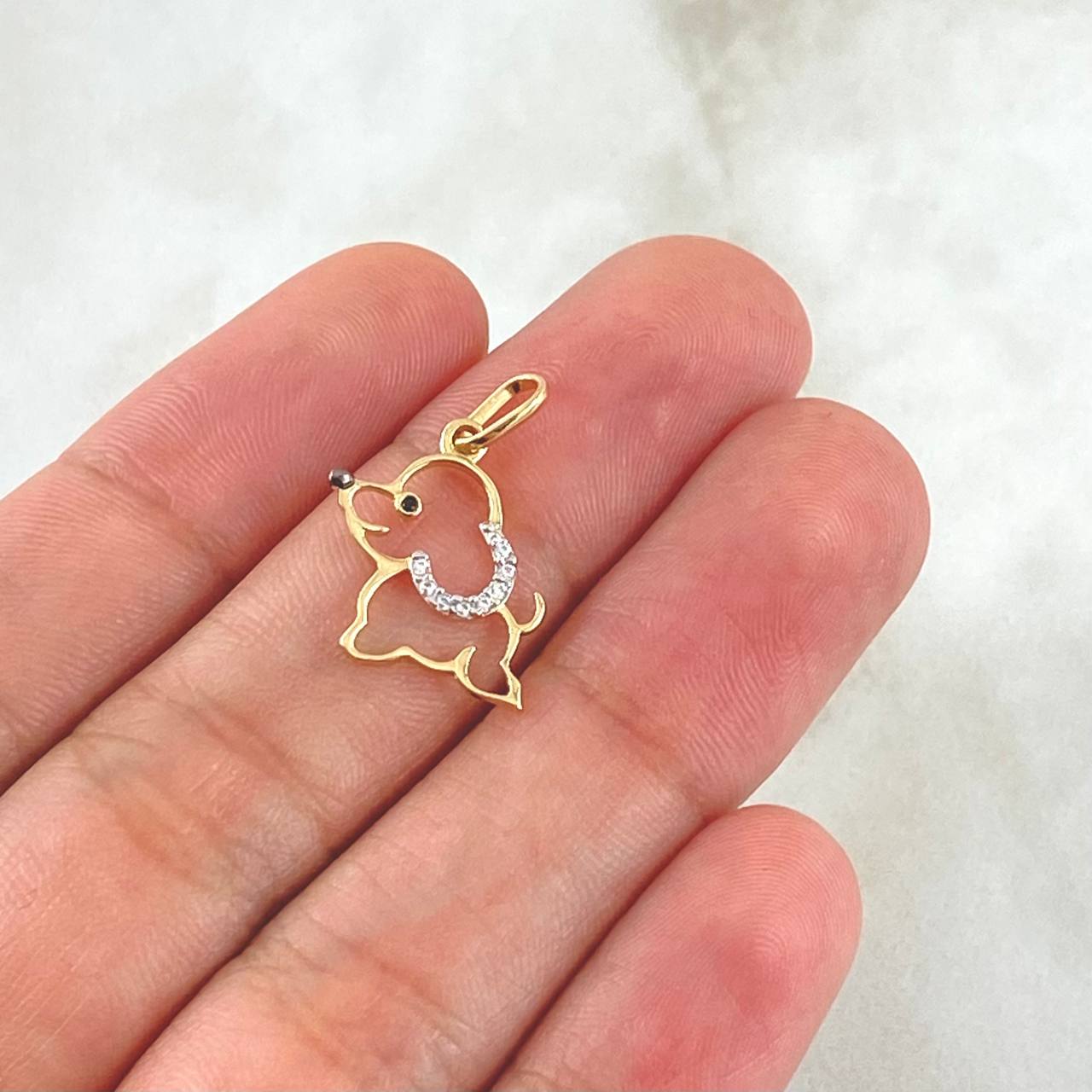 Dije Silueta Perro 0.7gr / 2cm / Circones Blancos Oro Amarillo 18K