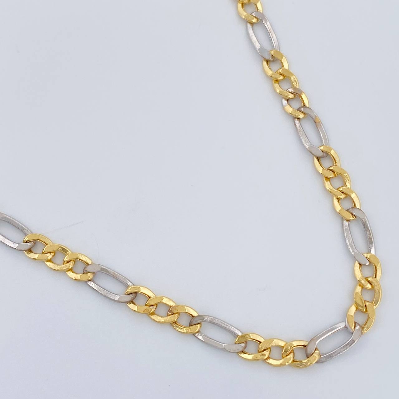 Cadena Figaro 6.2gr / 65.3cm / 3.1mm Dos Oros Amarillo Blanco +1 18K %