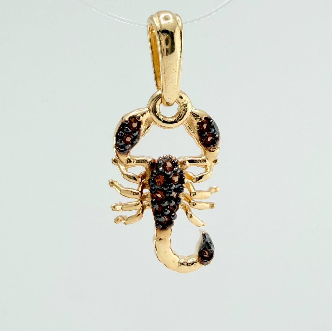Dije Escorpion 1.15gr / 2.1cm / Dos Oros Negro Amarillo 18K %