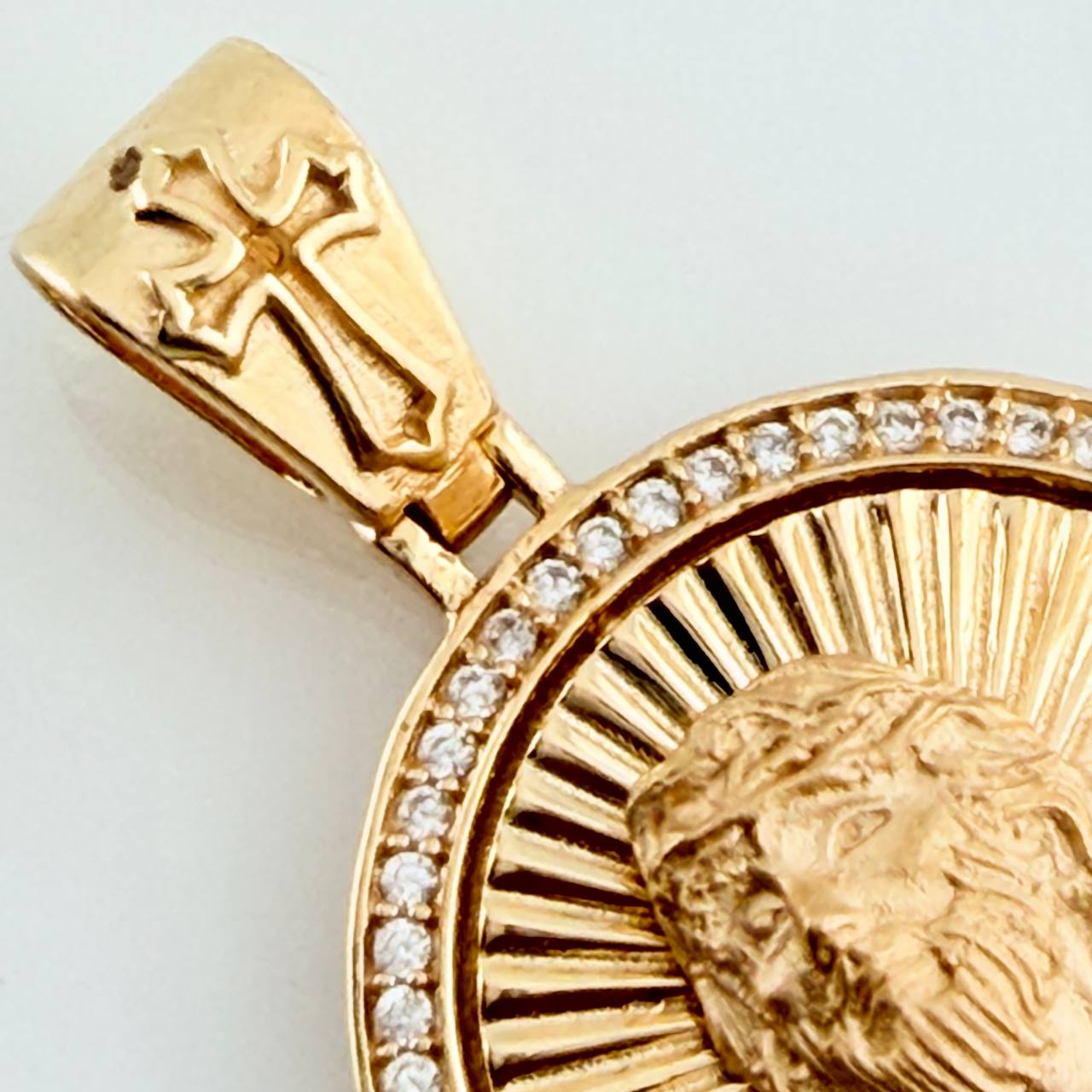 Dije Rostro Cristo 5.2gr / 3.2cm / Oro Amarillo 18K %
