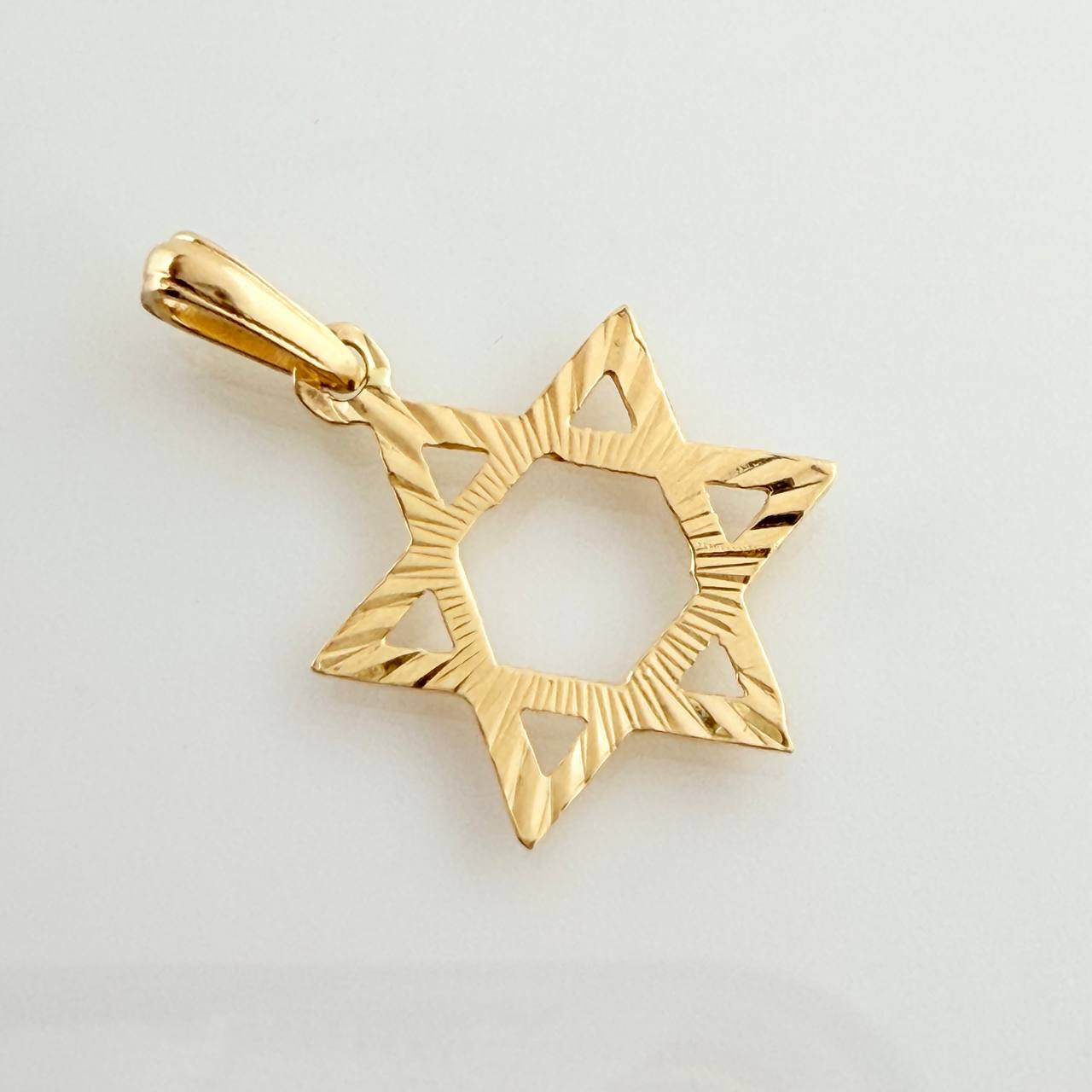 Dije Estrella De David 0.9gr / 2.5cm / Oro Amarillo 18K %