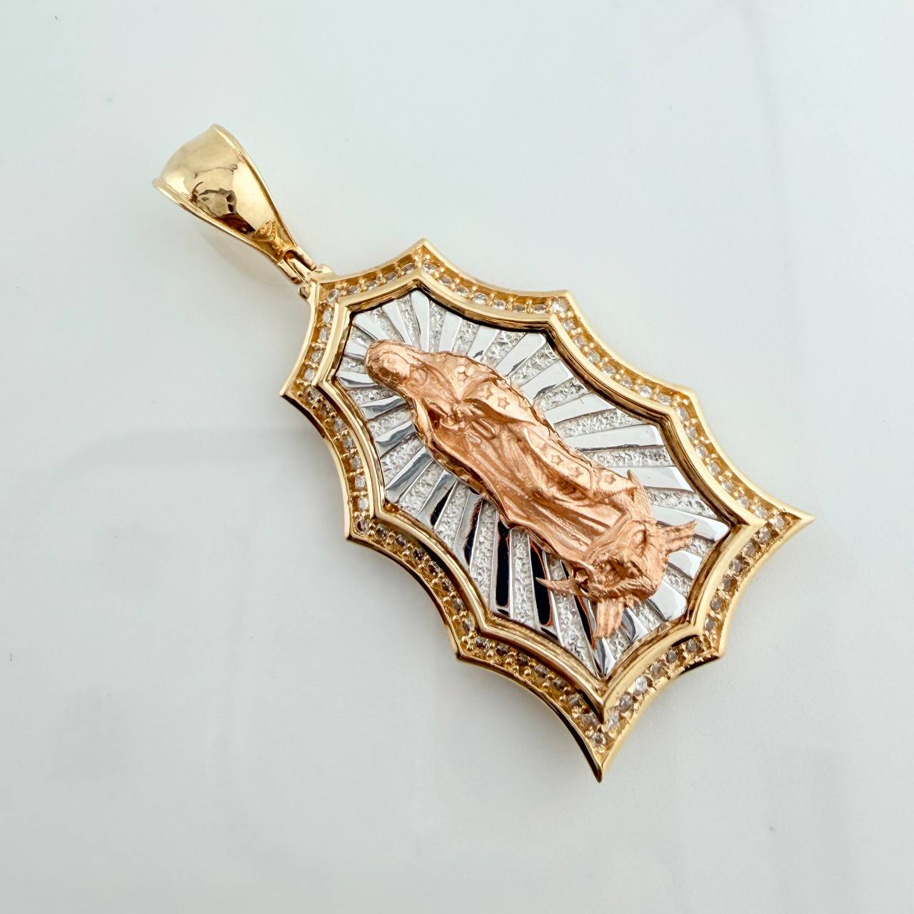 Dije Virgen De Guadalupe 6.85gr / 4cm / Tres Oros 18K %