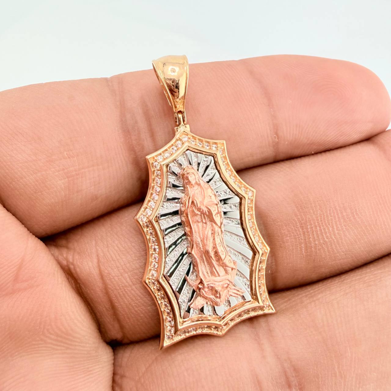 Dije Virgen De Guadalupe 6.85gr / 4cm / Tres Oros 18K %
