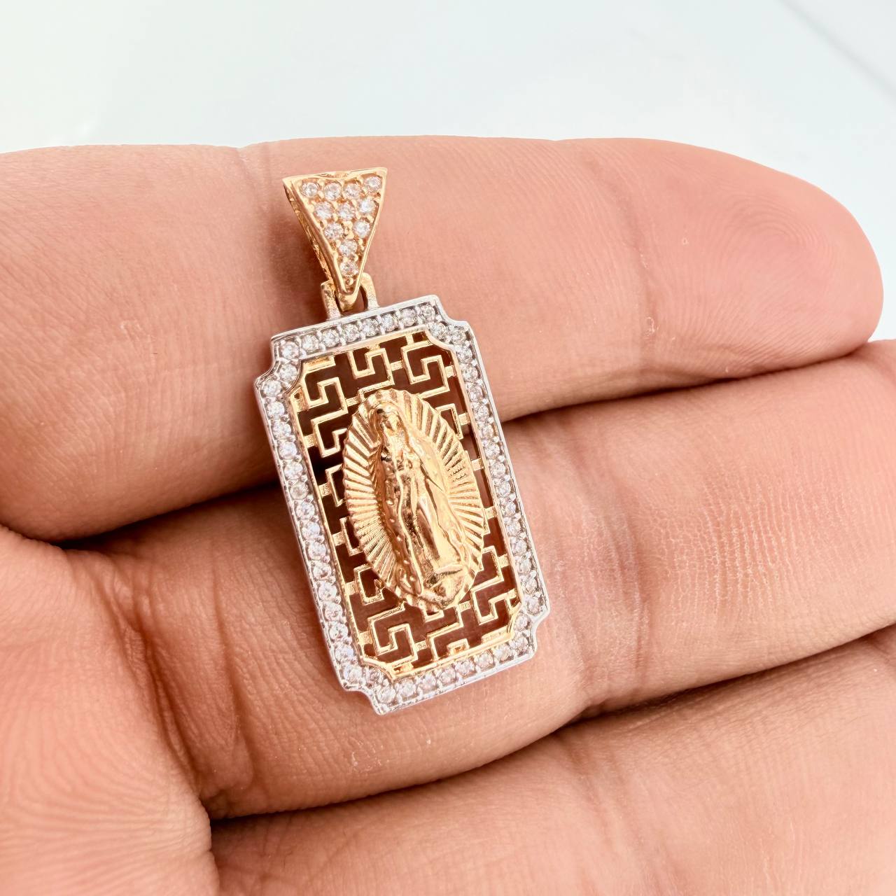 Dije Virgen De Guadalupe 3.2gr / 3cm / Dos Oros Amarillo Blanco 18K %