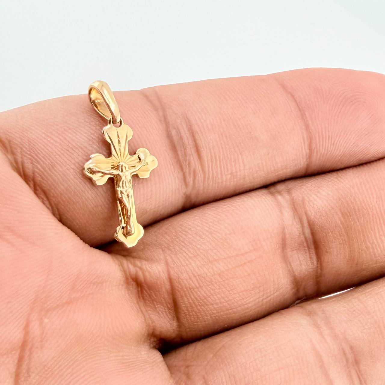 Dije Cruz Cristo 1.2gr / 2.5cm / Oro Amarillo 18K %