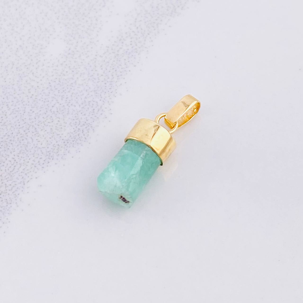 Dije Morralla Esmeralda 0.8g / 1.7cm Oro Amarillo 18K