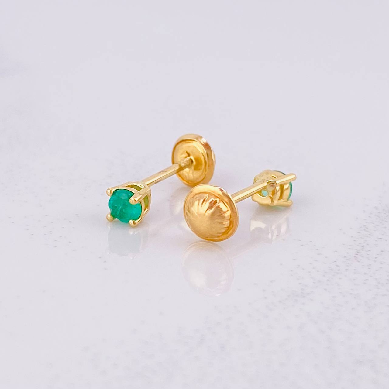 Topos Cuatro Garras Esmeraldas 30pts 0.75g / 3.1mm Oro Amarillo 18K