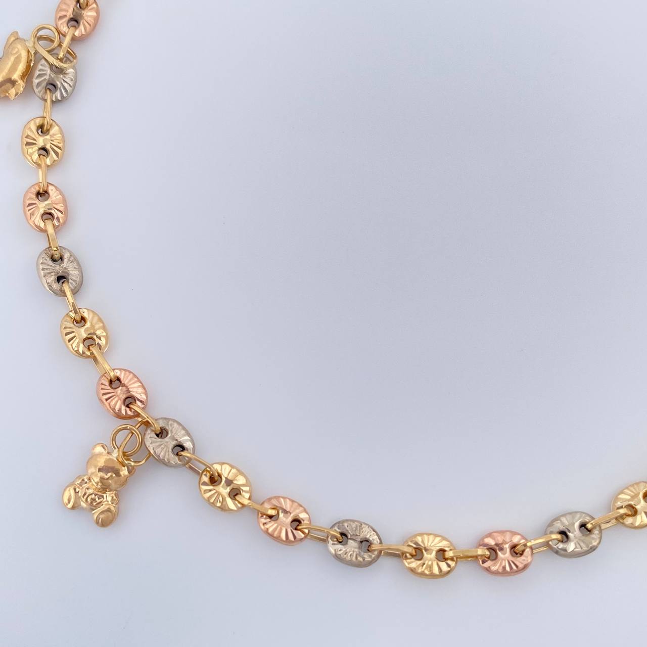 Tobillera GC 5.85gr / 25.7cm / 3.86mm Tres Oros 18K $