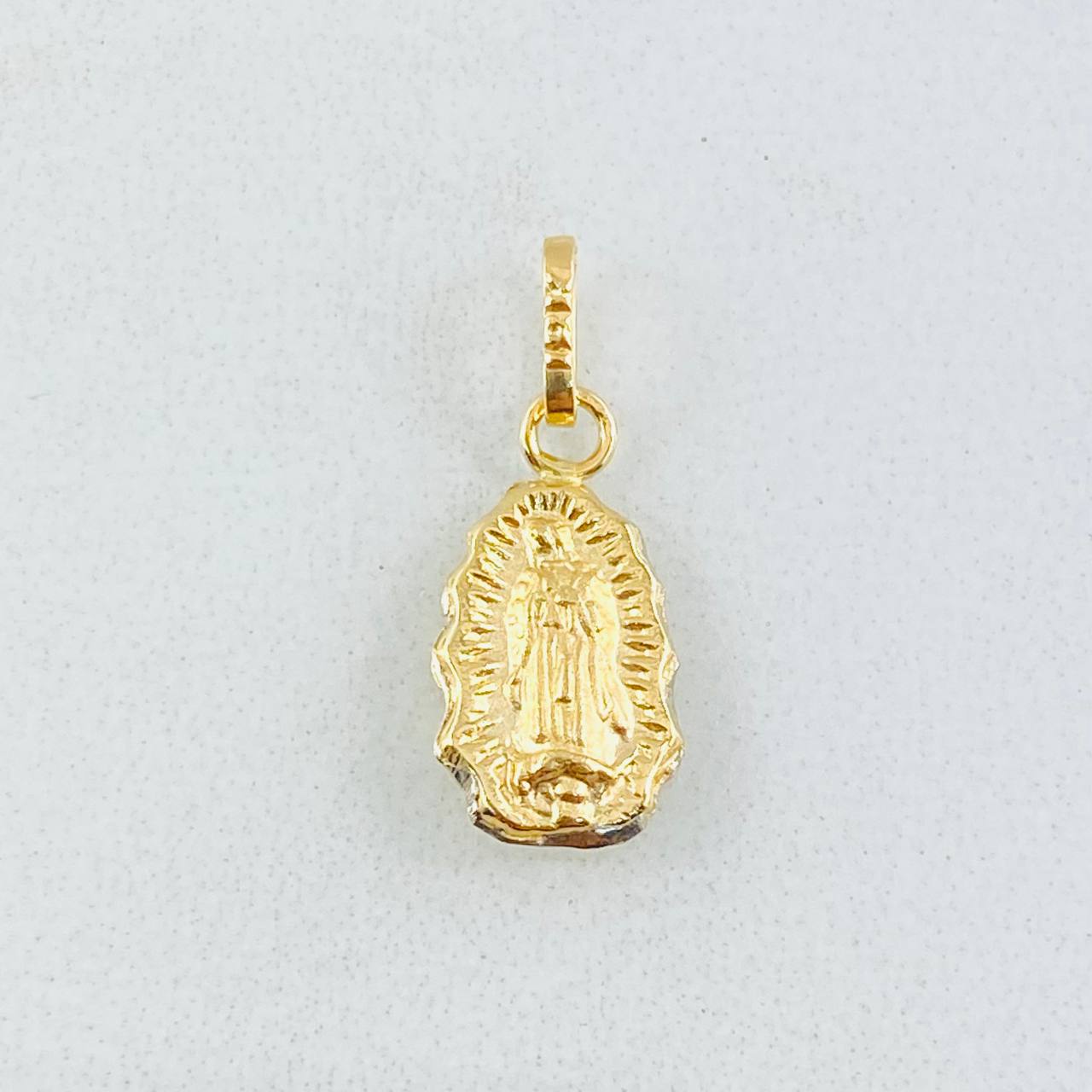 Dije Virge Guadalupe Silueta 0.35gr / 1.5cm / Oro Amarillo 18K *