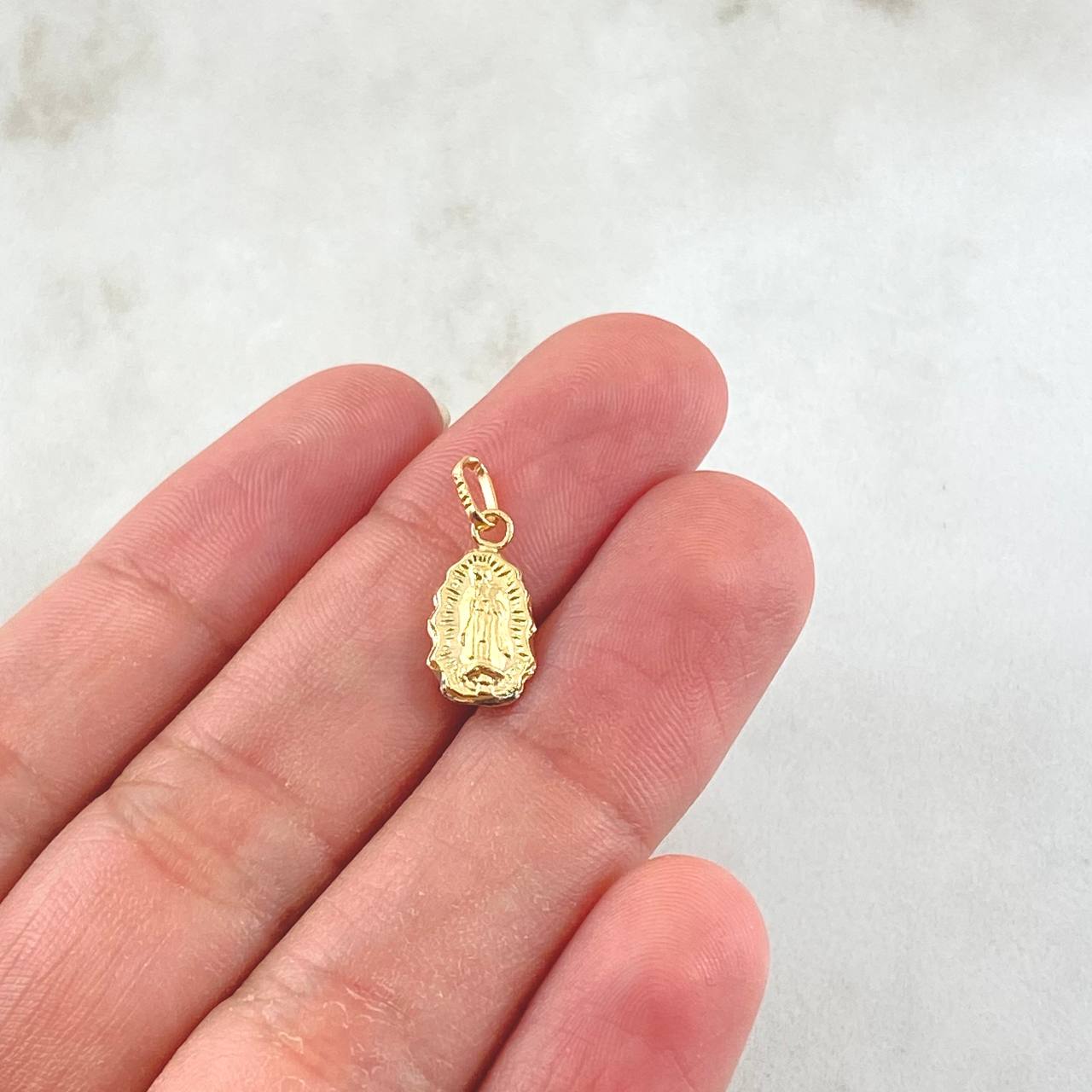 Dije Virge Guadalupe Silueta 0.35gr / 1.5cm / Oro Amarillo 18K *