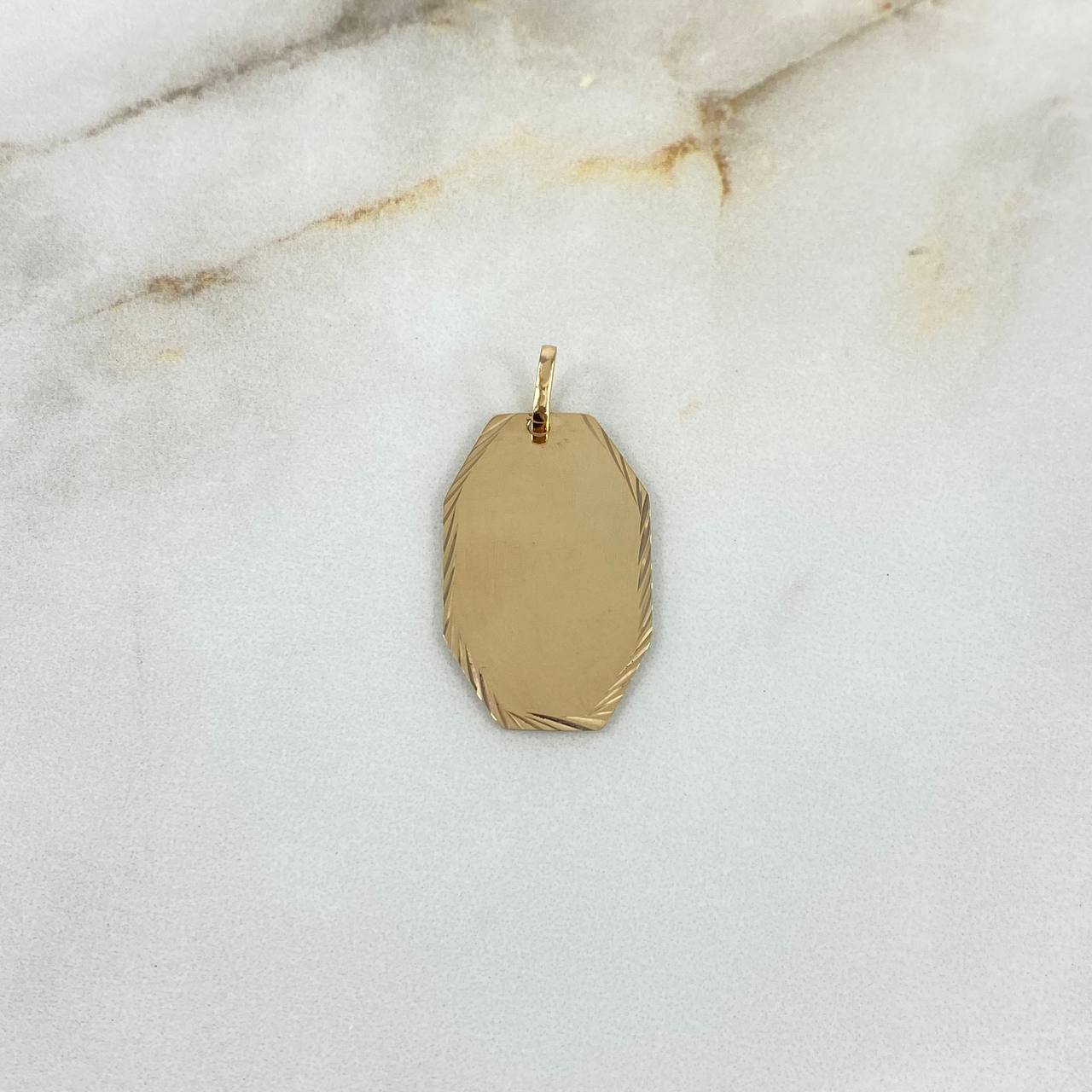 Dije Placa Octagonal 2.55gr / 3.4cm / 2.8mm*1.7mm Bordes Diamantados Oro Amarillo