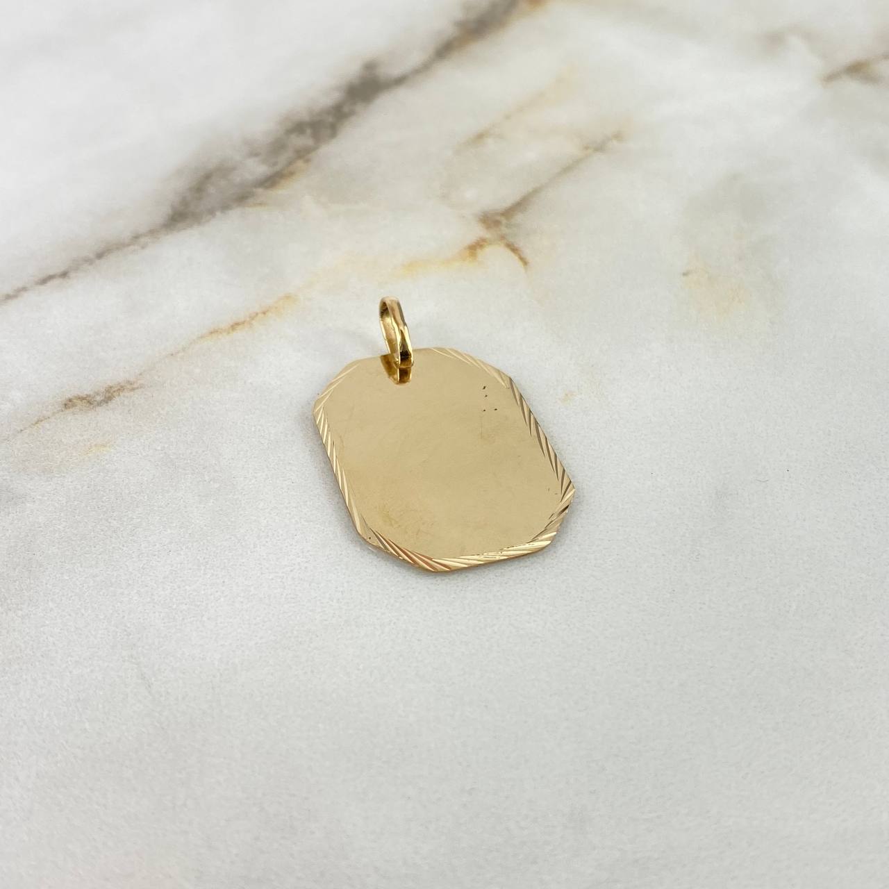 Dije Placa Octagonal 3.2gr / 3.4cm / 2.8mm*2mm Bordes Diamantados Oro Amarillo