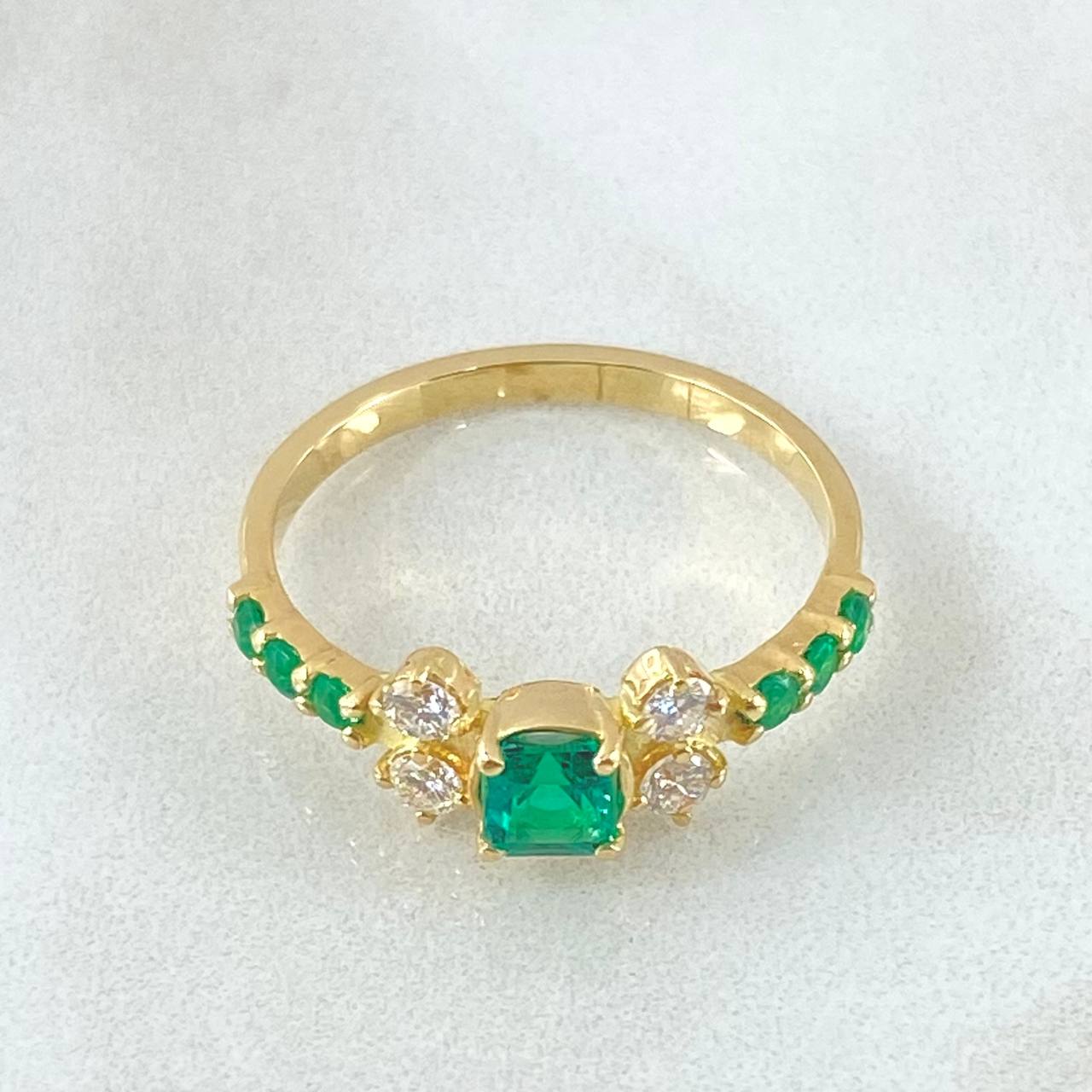 Anillo Estrellas Dilaterales Esmeraldas 48pts Diamantes 20pts 2.75gr / T7 3/4 / Oro 18K ©