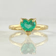 Anillo Solitario Corazón Agarrado Esmeralda 82pts 2.9gr / T7 / Oro 18K ©