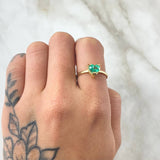 Anillo Solitario Corazón Agarrado Esmeralda 82pts 2.9gr / T7 / Oro 18K ©