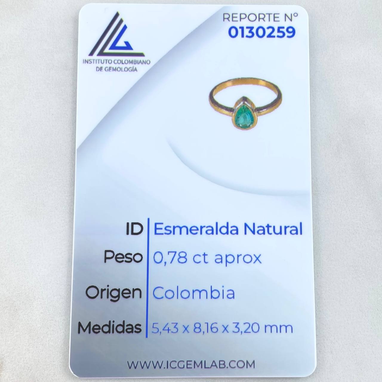 Anillo Solitario Gota Esmeralda 78pts 2.8gr / T5 3/4 / Oro 18K ©
