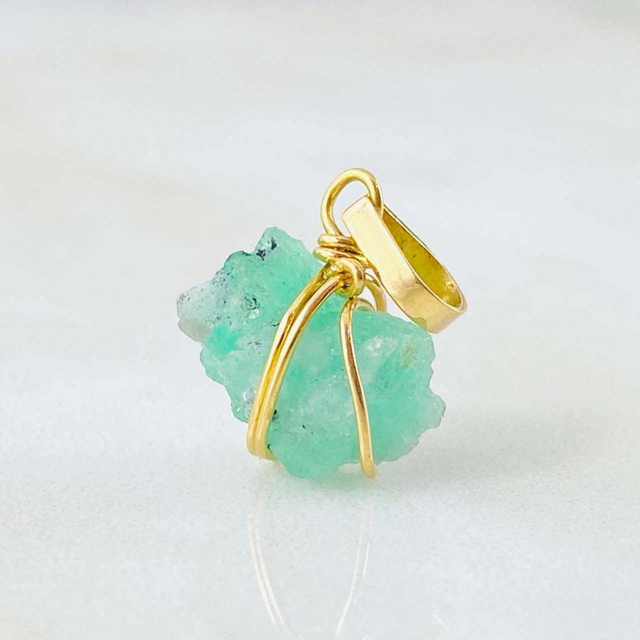 Dije Morralla Esmeralda Mediana Oro Amarillo 18K ©
