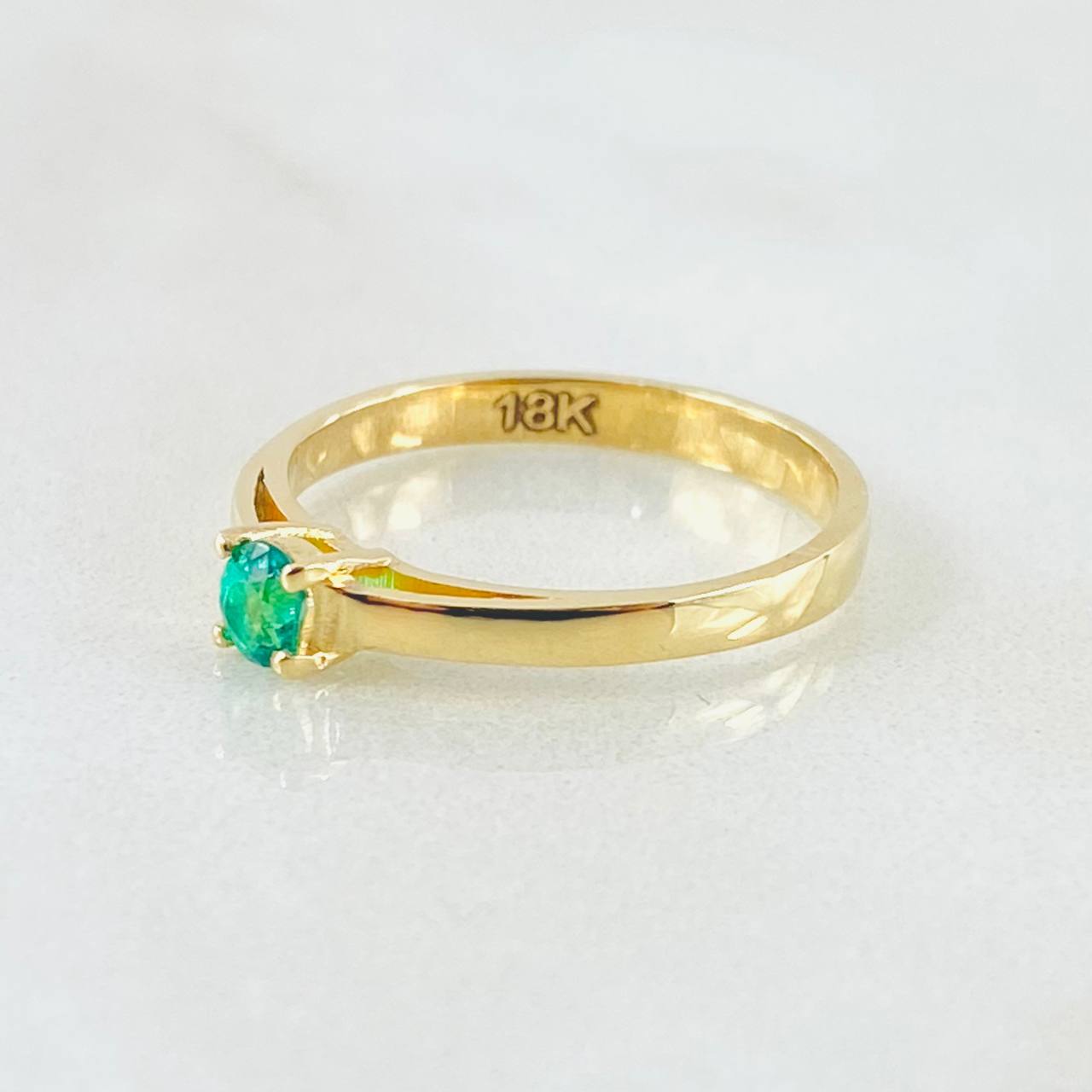 Anillo Solitario Puente Hueco Esmeralda 18pts 2.45gr / T6 3/4 / Oro Amarillo 18K ©