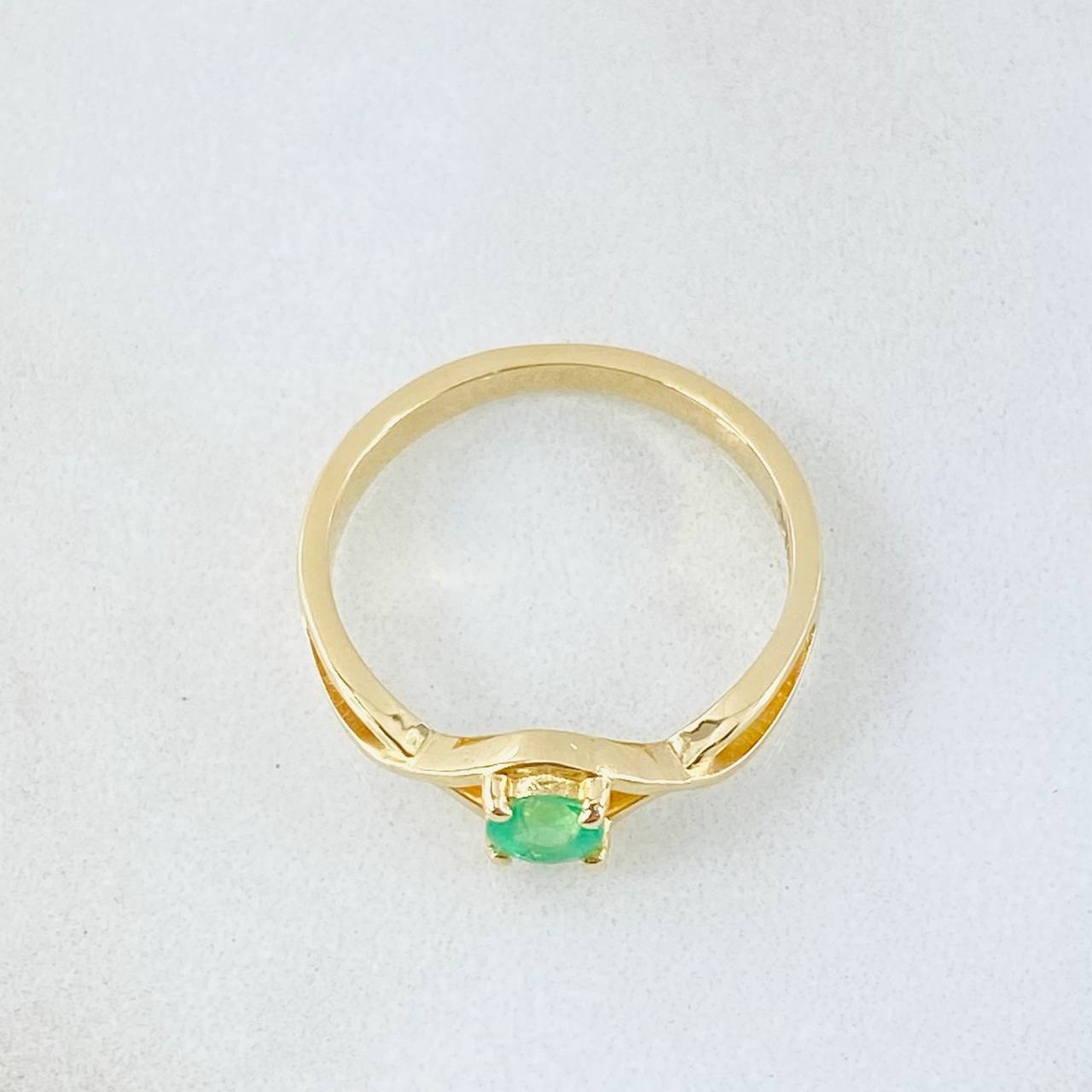 Anillo Solitario Ojo Infinito Esmeralda 27pts 2.5gr / T6 / Oro Amarillo 18K ©