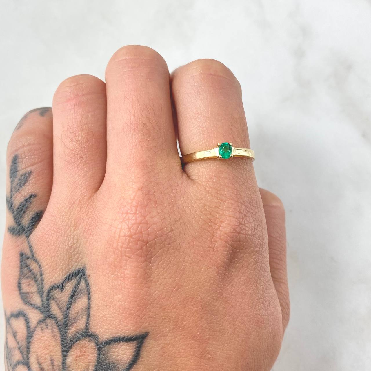 Anillo Solitario Puente Hueco Esmeralda 18pts 2.45gr / T6 3/4 / Oro Amarillo 18K ©