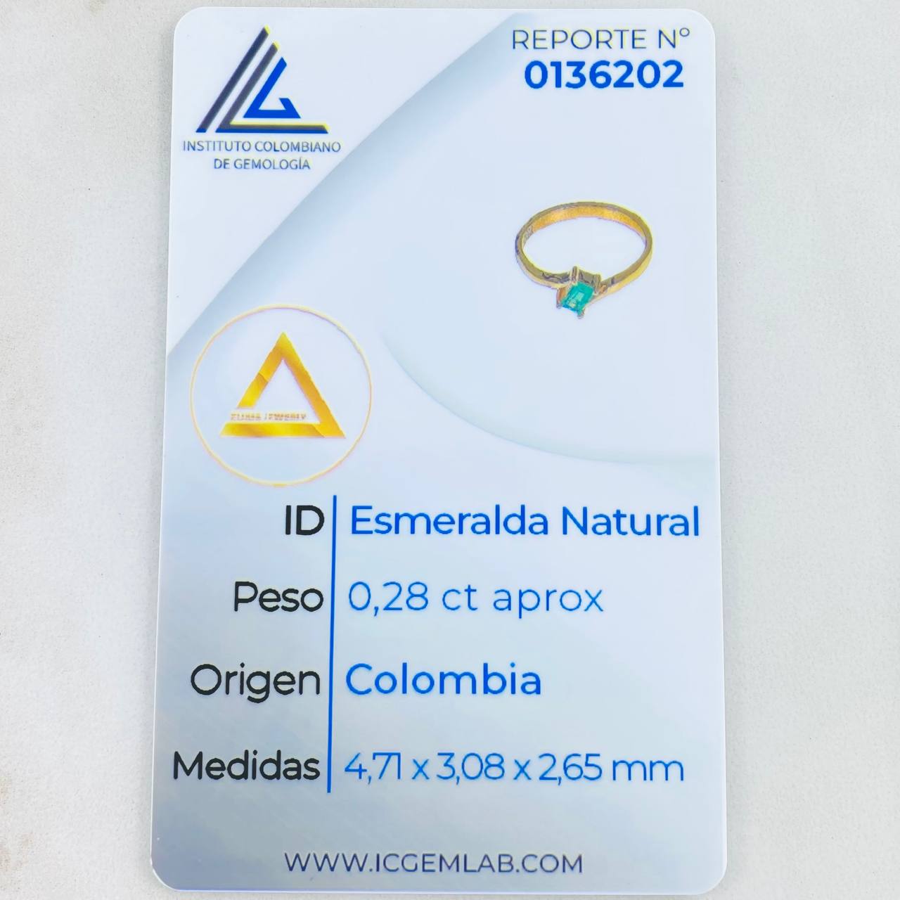 Anillo Solitario Recta Ondulada Esmeralda 28pts 2.55gr / T6 / Oro Amarillo 18K ©