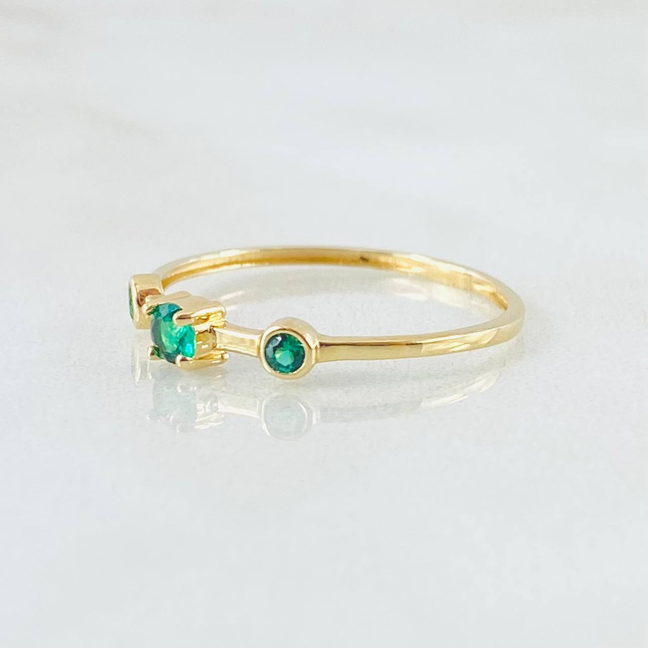 Anillo Solitario Dos Ojos 0.85gr / T7 1/4 / Oro Amarillo 18K ©