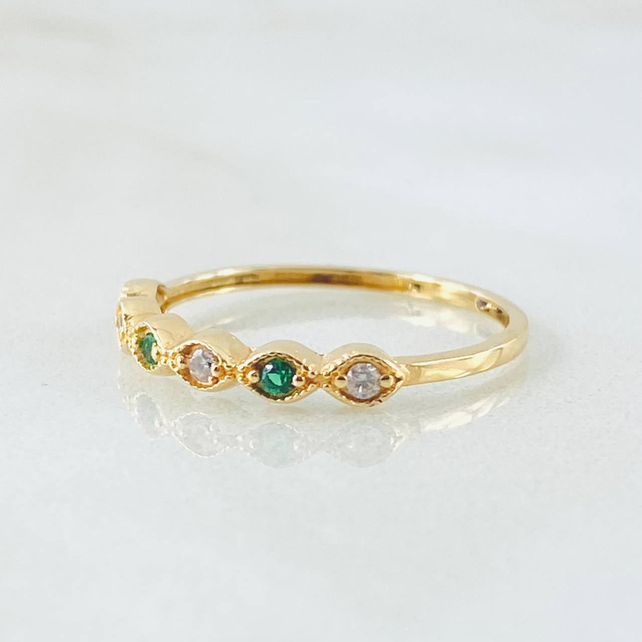 Anillo Linea de Ojos 1.1gr / T5 1/2 / Oro Amarillo 18K ©