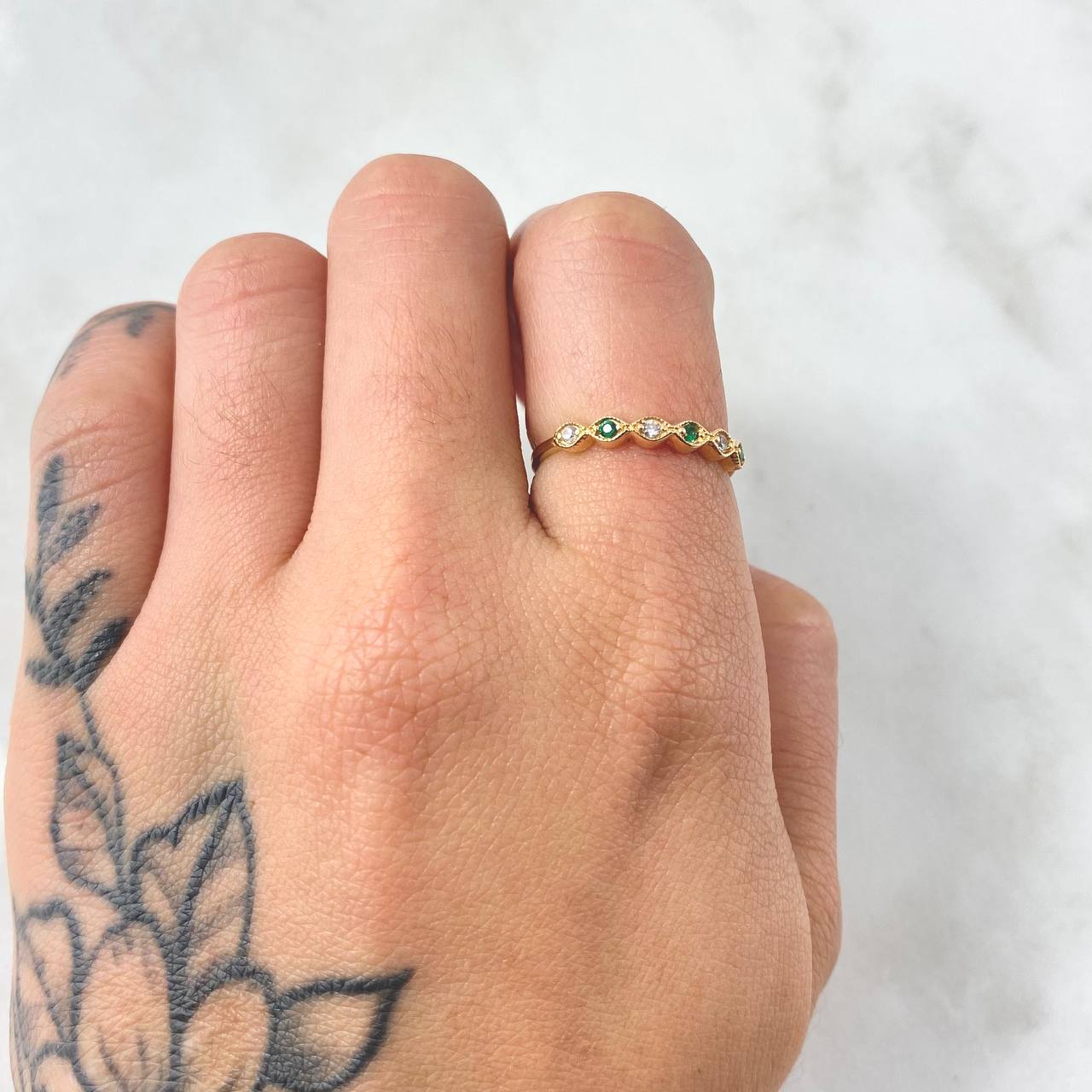 Anillo Linea de Ojos 1.1gr / T5 1/2 / Oro Amarillo 18K ©