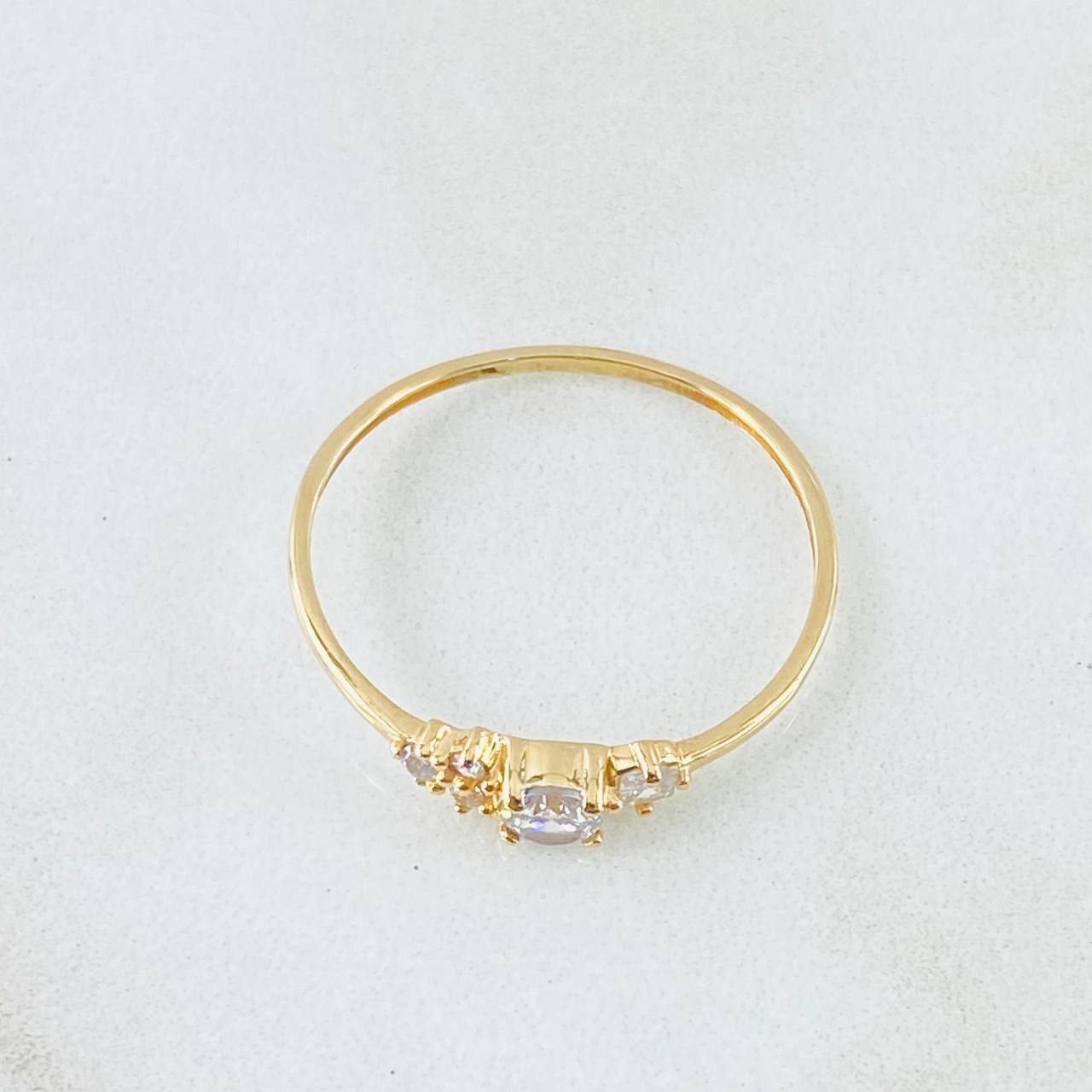 Anillo Solitario Flores Delicadas 1gr / T6 3/4 / Oro Amarillo 18K ©