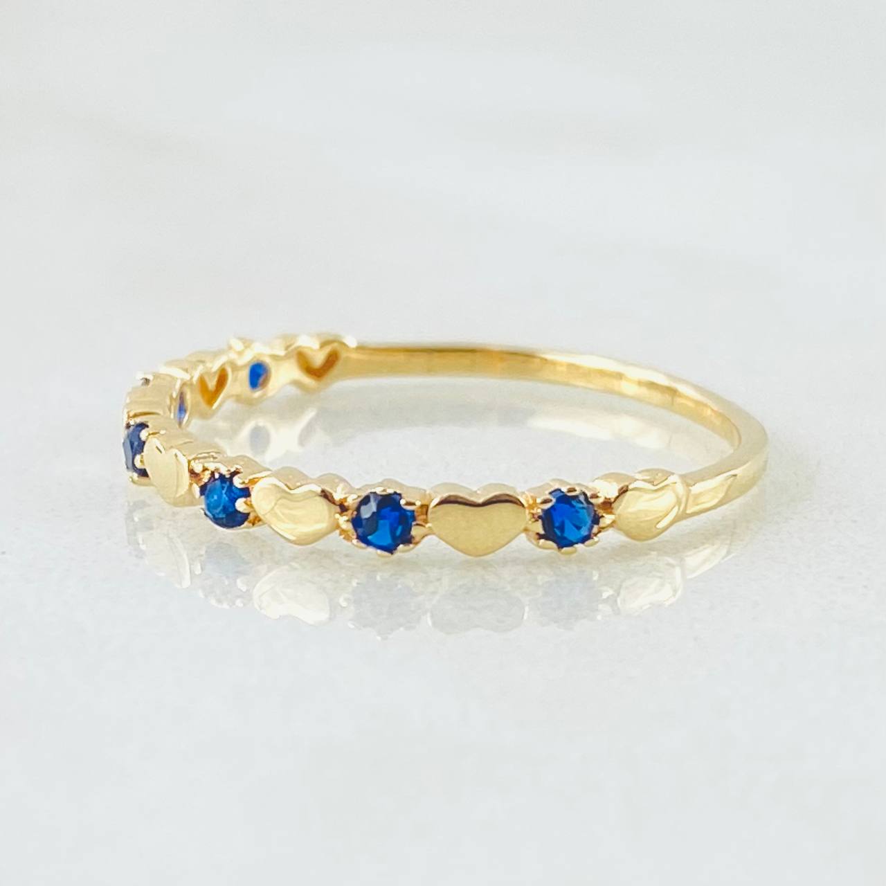 Anillo Corazones Intercalados 1.2gr / T7 1/4 / Oro Amarillo 18K