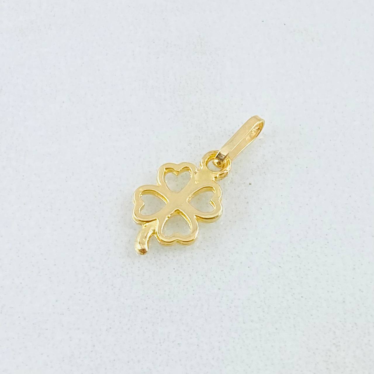 Dije Trebol Silueta 0.35gr / 1.5cm / Oro Amarillo 18K