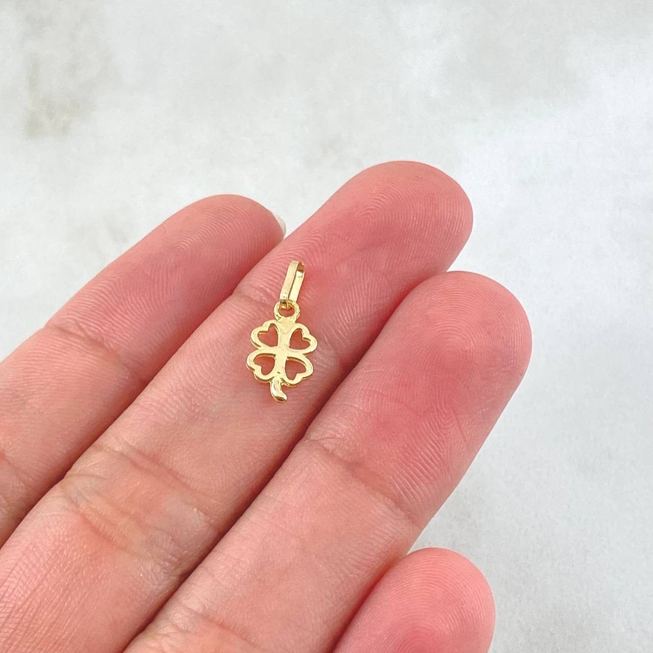 Dije Trebol Silueta 0.35gr / 1.5cm / Oro Amarillo 18K