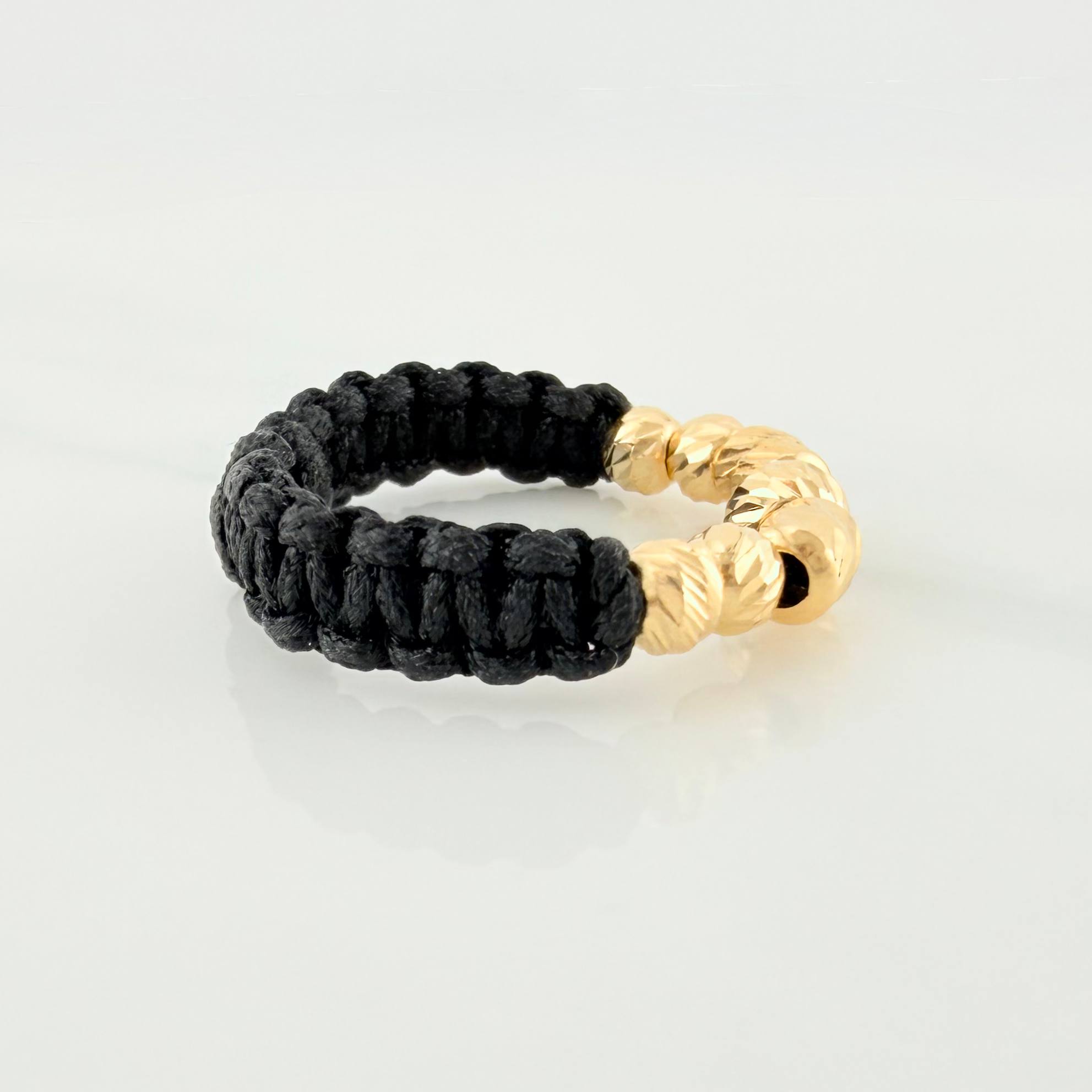 Anillo Tejido Negro Bolas Diamantados 0.6 g / T8 Oro Amarillo 18K