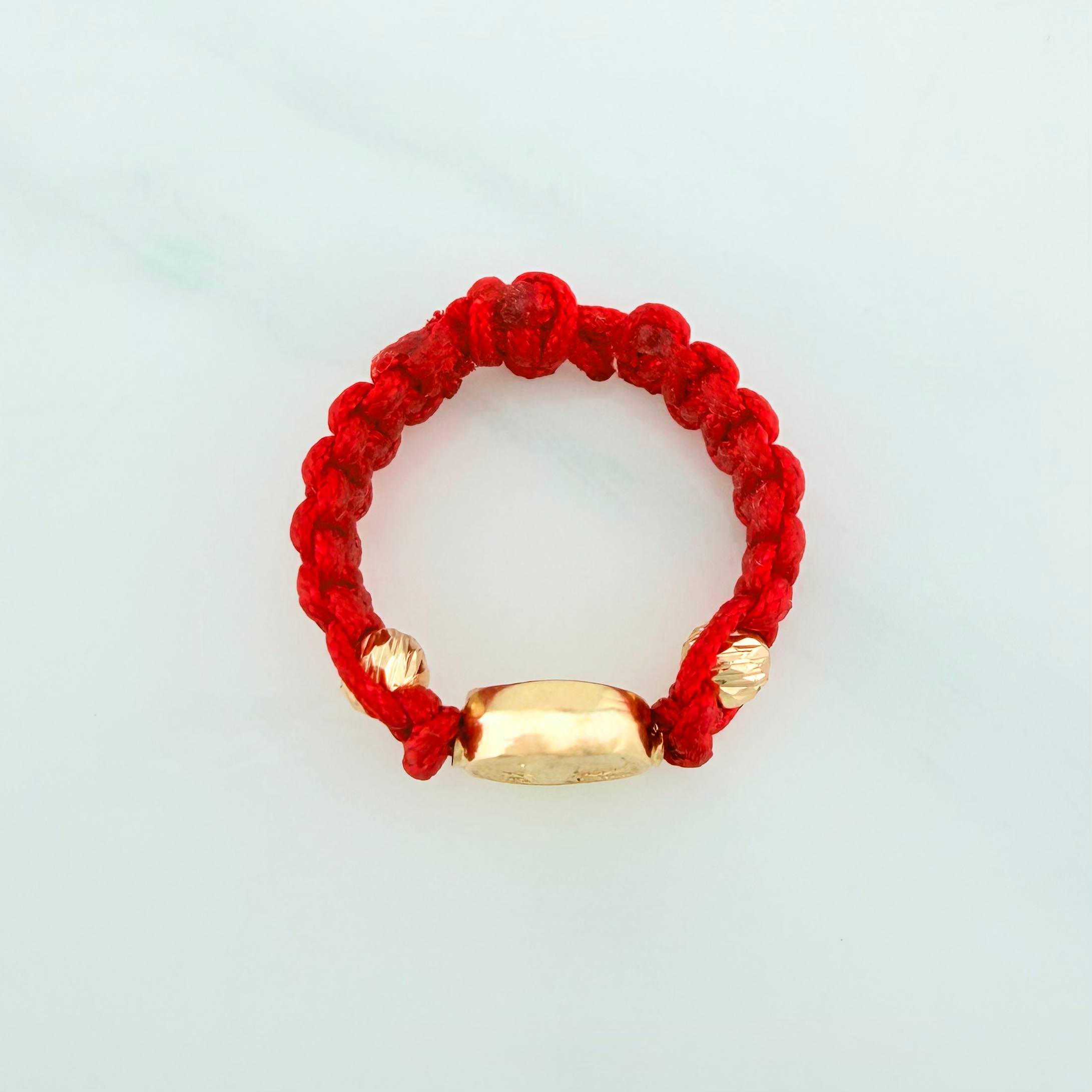 Anillo Tejido Rojo Herraje Virgen Milagrosa 0.6 g / T4 Oro Amarillo 18K