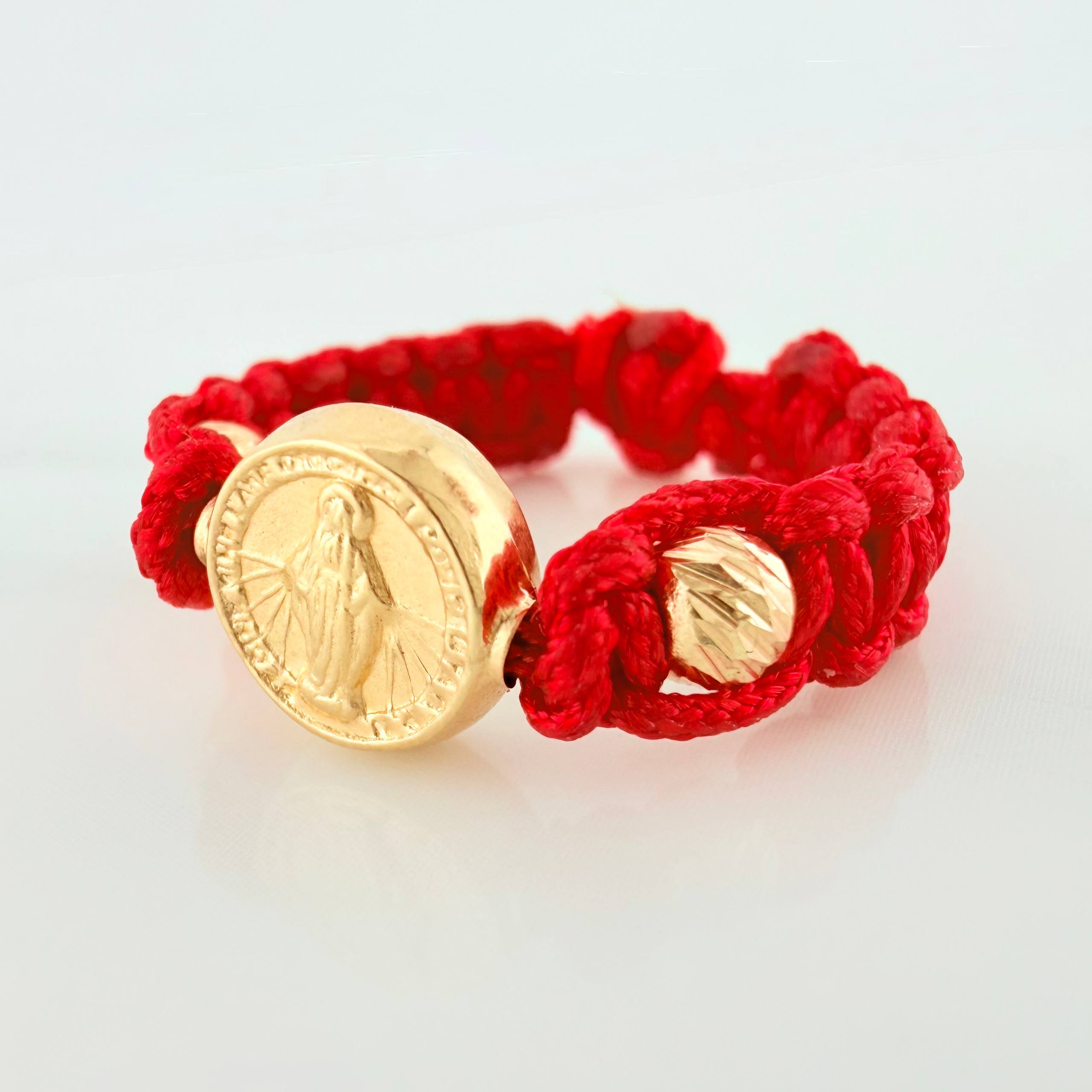 Anillo Tejido Rojo Herraje Virgen Milagrosa 0.6 g / T4 Oro Amarillo 18K