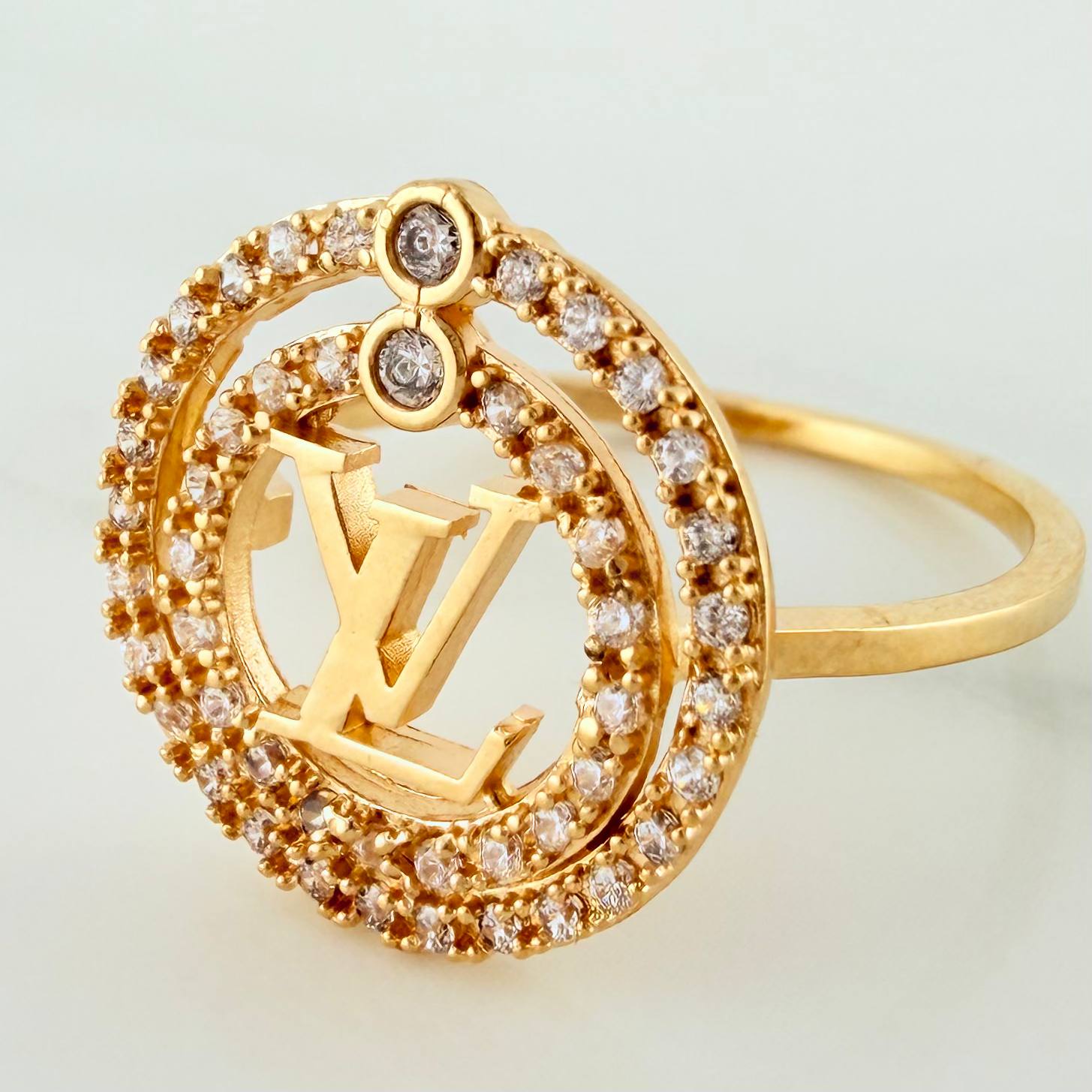 Anillo Lv 2.6 g / T6 1/2 Oro Amarillo 18K